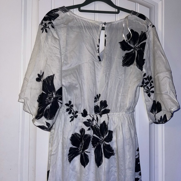 3/$15 Overlay bardot romper - Picture 5 of 6